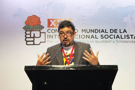 Roberto Marrero hablando en el último Congreso de la Internacional Socialista celebrado en Cartagena, Colombia