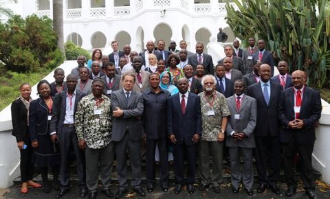 S.E. Presidente Kikwete y participantes en la reunión