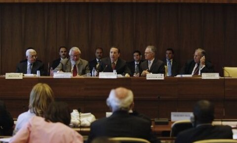 Adoptado por la reunión del Consejo de la Internacional Socialista, Ginebra