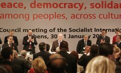 Elección de George A. Papandreou como Presidente de la Internacional Socialista