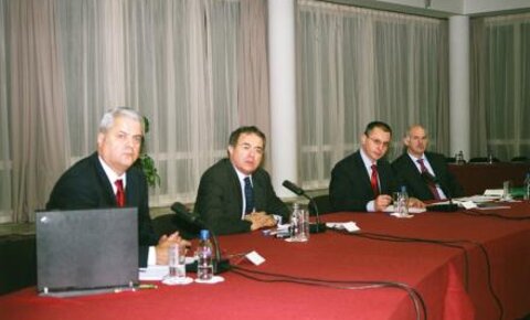 Consultas de la IS sobre el futuro de Kosovo